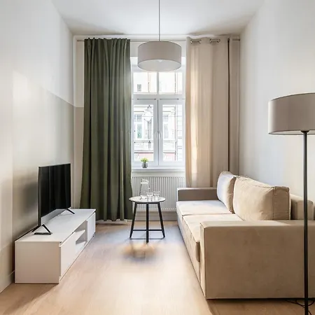 Rentplanet - Srodmiescie アパート *