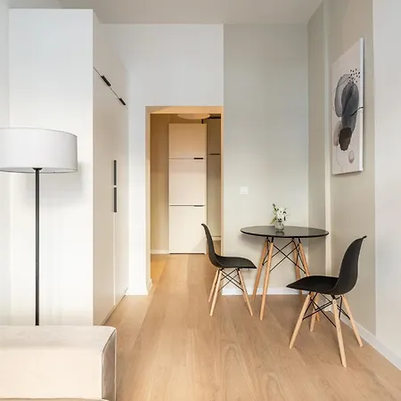 Rentplanet - Srodmiescie アパート